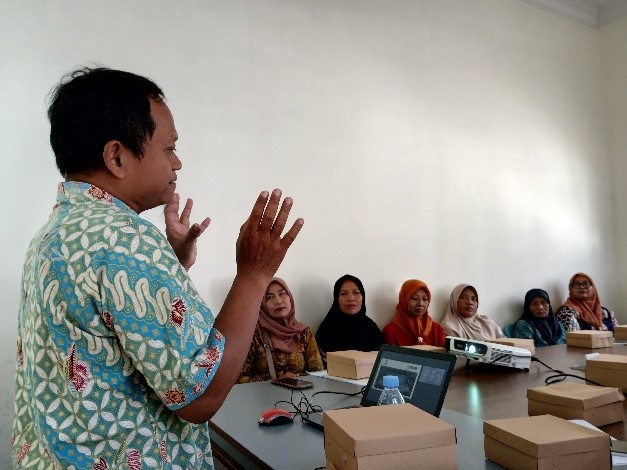 Para peserta tampak antusias mengikuti pelatihan yang diselenggarakan SPEK-HAM di Balai Desa Jelok, Boyolali. (Foto: SPEK-HAM)